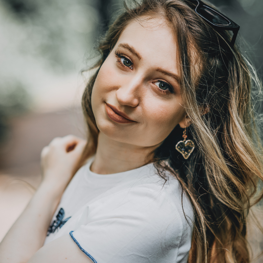 Young girl with sunglasses posing for the camera